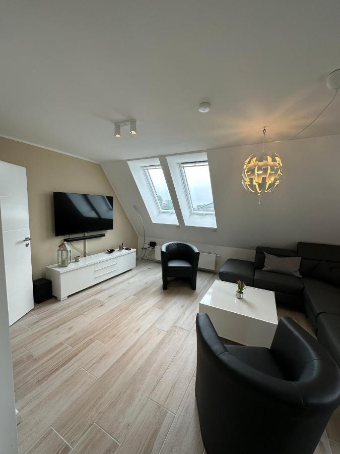 Appartement Helle, Grosszuegige Fuer 2 - 3 Personen Mit Parkplatz + E-ladestation In Buchholz, Nordheide *